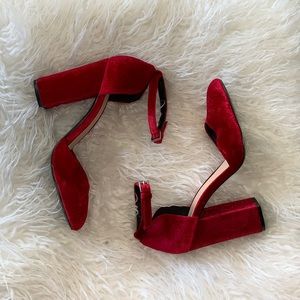 Red velvet high heels ❣️❣️❣️❣️